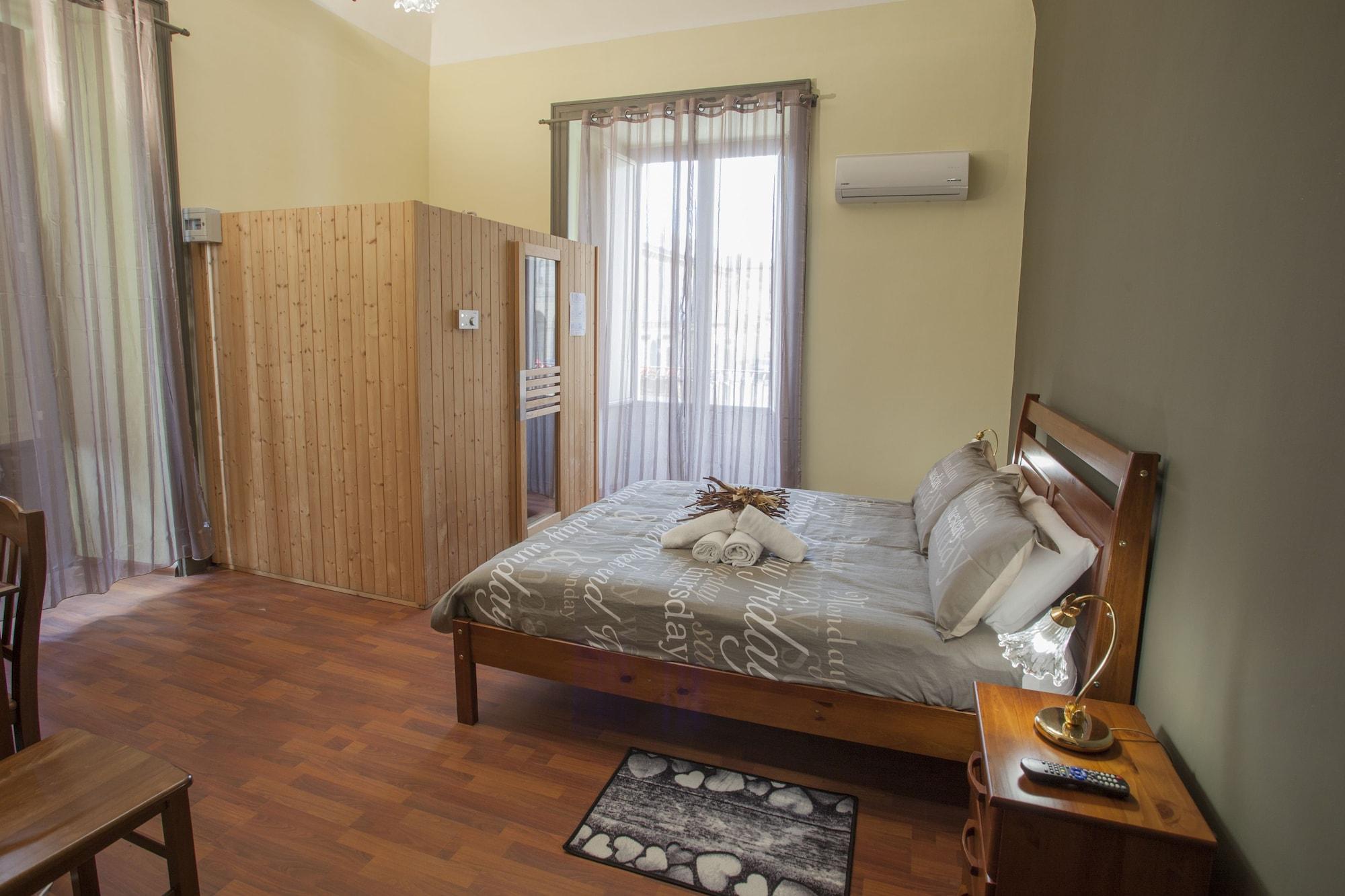 Siciliaetnamare Panzió Riposto Kültér fotó