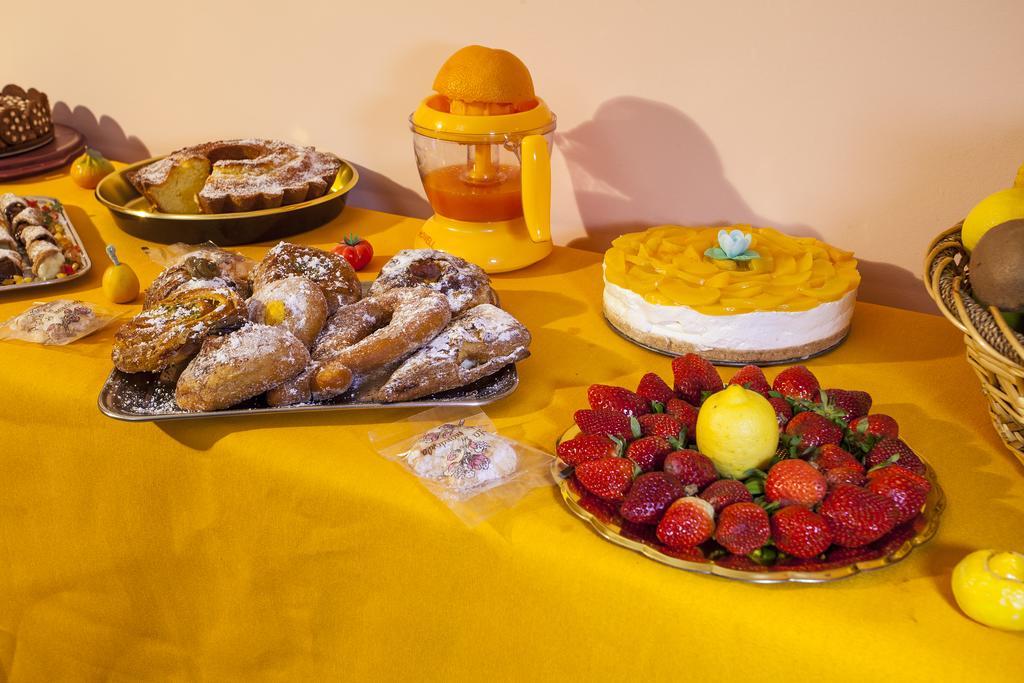 Siciliaetnamare Panzió Riposto Kültér fotó