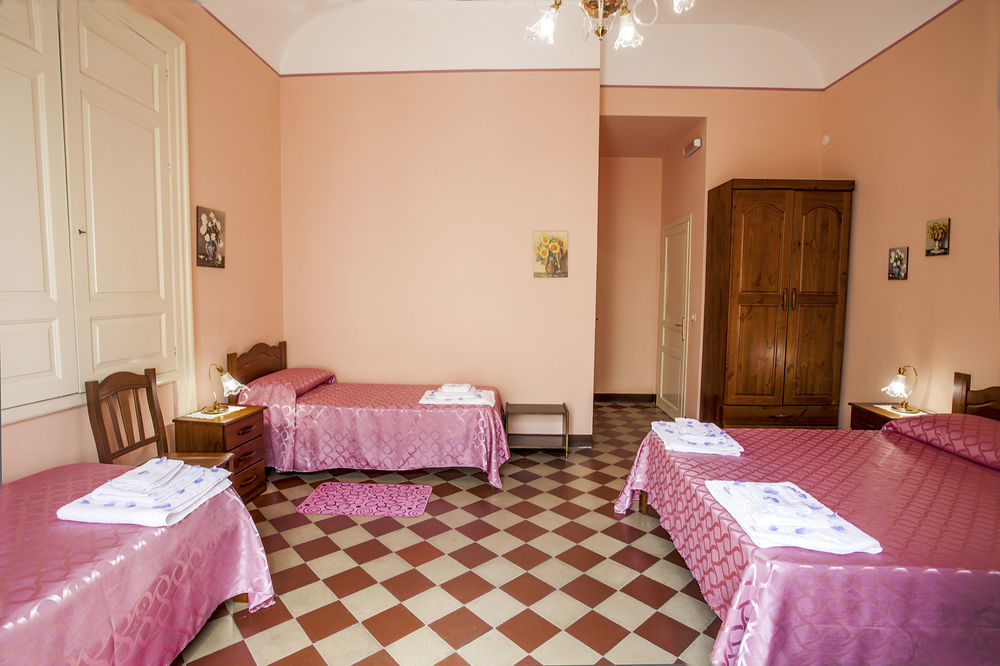Siciliaetnamare Panzió Riposto Kültér fotó