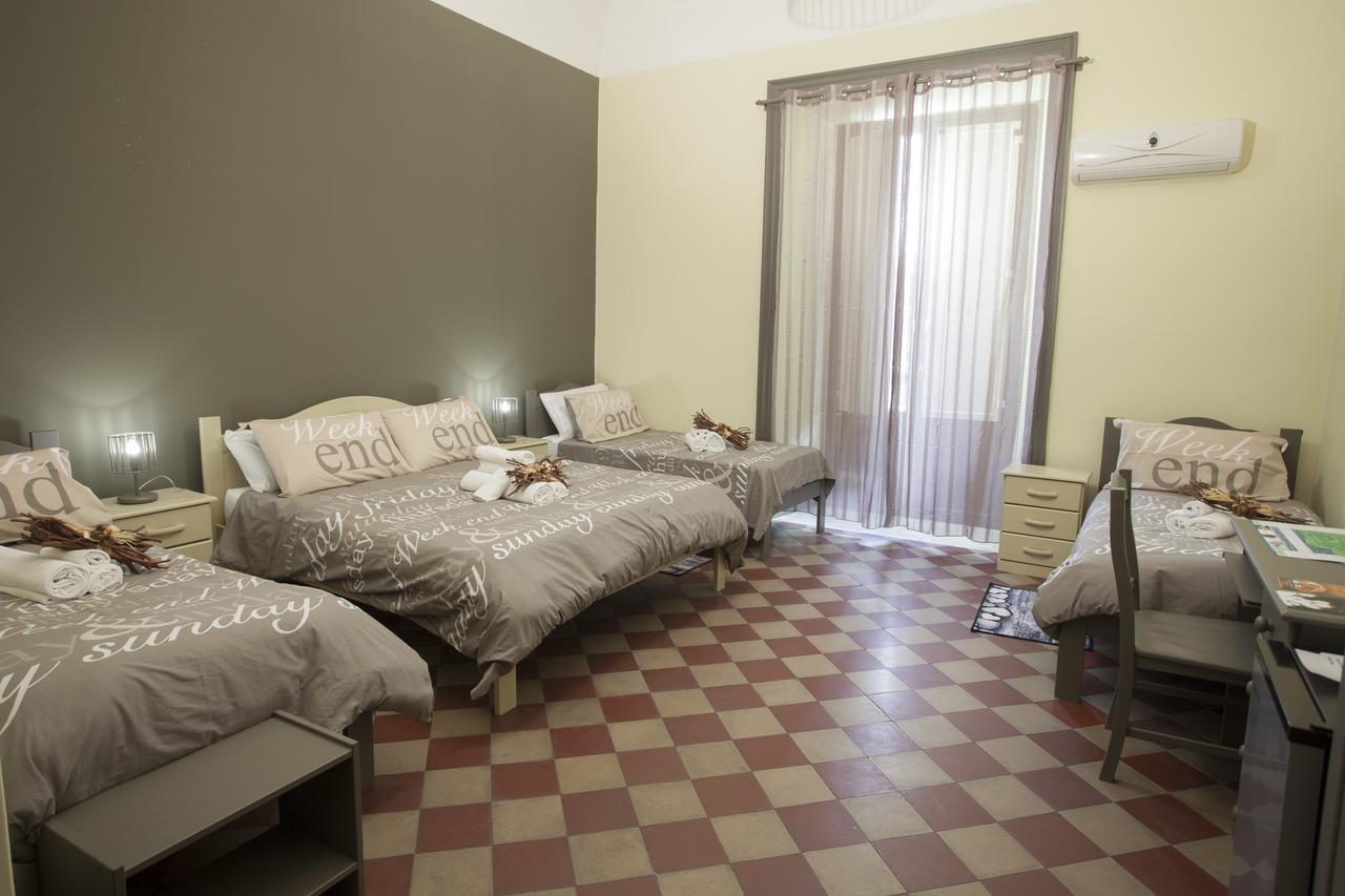 Siciliaetnamare Panzió Riposto Kültér fotó