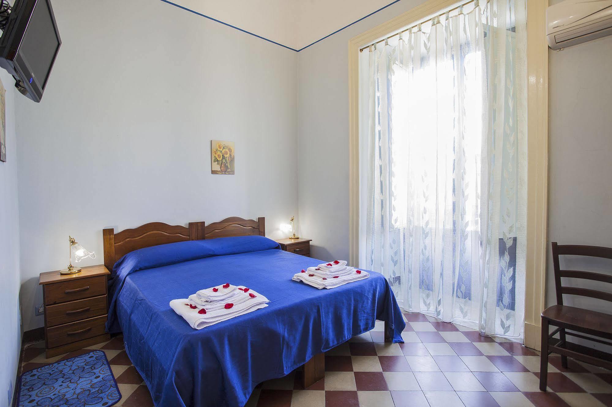Siciliaetnamare Panzió Riposto Kültér fotó