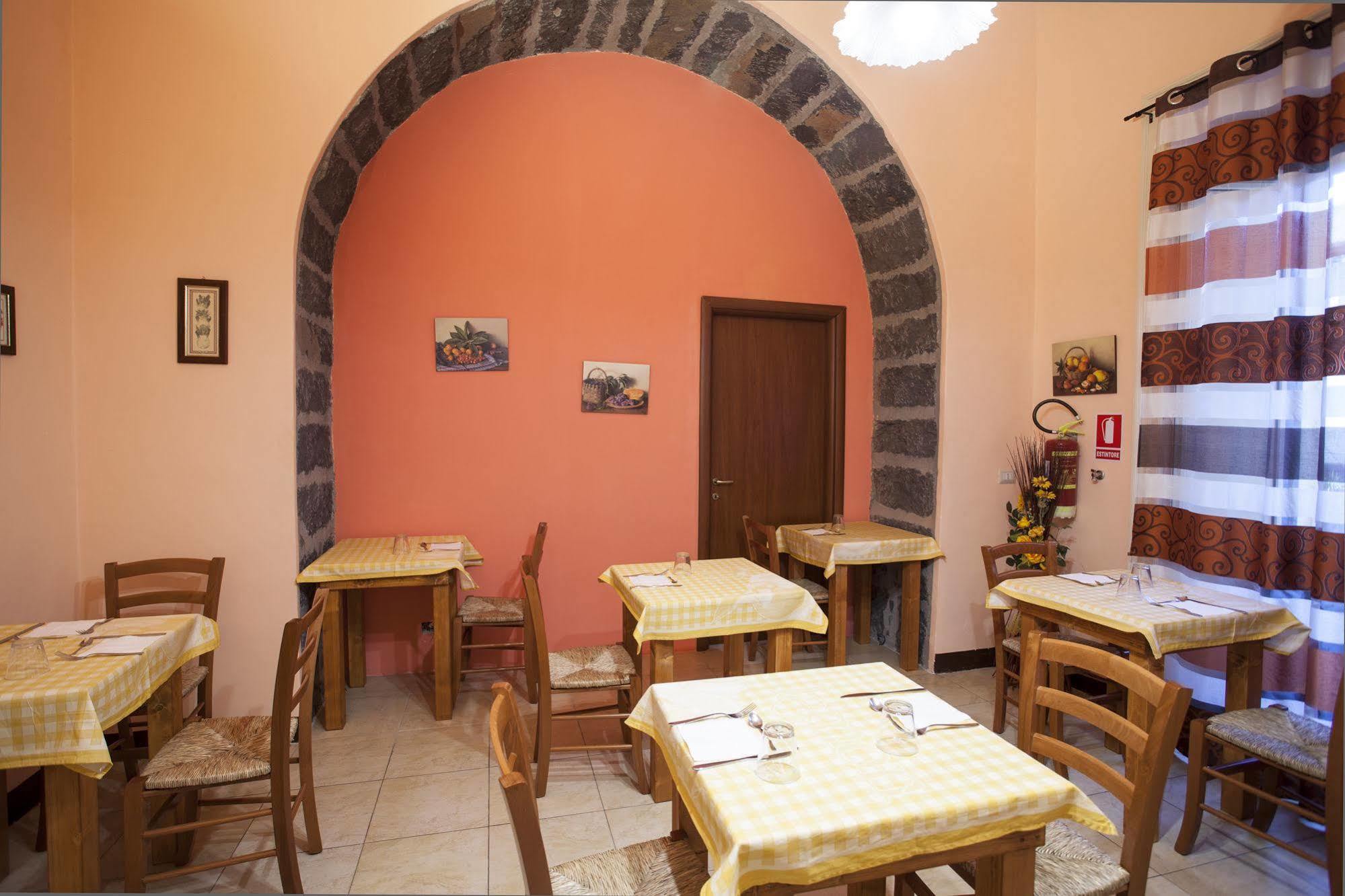 Siciliaetnamare Panzió Riposto Kültér fotó